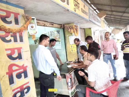 खाद की कालाबाजारी,  दो दुकानें सील