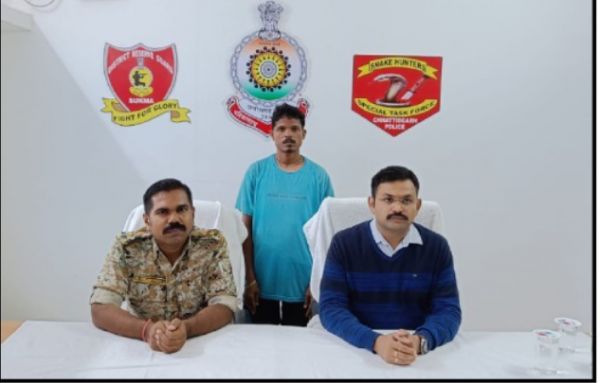 नक्सली ने किया समर्पण