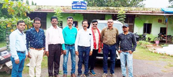 समस्याओं को लेकर शिक्षक संघ ने की संयुक्त संचालक से मुलाकात