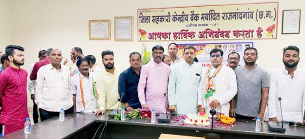 सहकारी केंद्रीय बैंक अध्यक्ष नवाज के एक वर्ष पूरे, दी बधाई