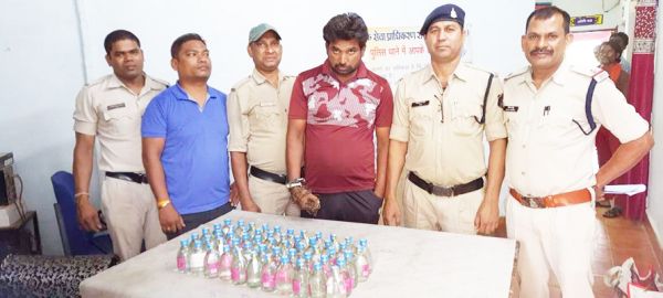 अवैध शराब बेचने वाले दो गिरफ्तार