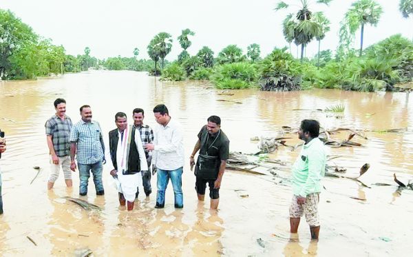 बाढग़्रस्त इलाके का लखमा ने किया दौरा, कई वार्डों के प्रभावित राहत शिविरों में