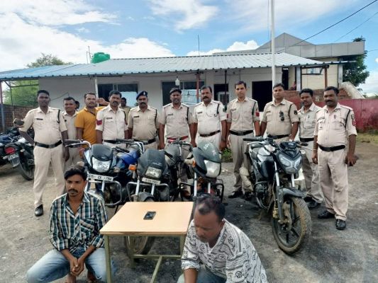 बाइक चोरी व मोबाईल लूटने वाले दो आरोपी गिरफ्तार