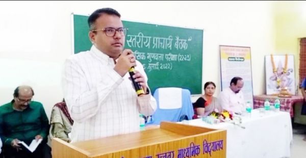 कमजोर बच्चों को चिन्हांकित कर शिक्षा के प्रति विशेष प्रयास करने की आवश्यकता- कलेक्टर