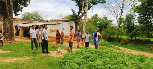 महावीरपुर के मुख्य मार्ग सहित 10 वार्डों में स्ट्रीट लाइट लगा, ग्रामीणों का सपना हुआ पूरा