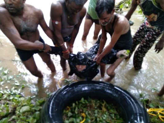 नीट की परीक्षा देकर लौट रहे बाप-बेटे नाले में बहे
