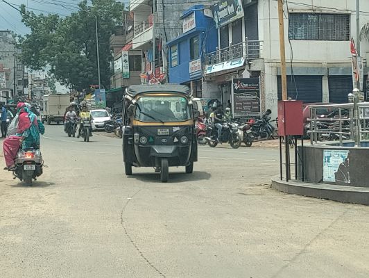 3 से 4 गुना किराया वसूल रहे ऑटो-बस चालक, लोगों में नाराजगी