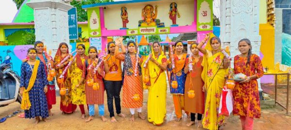 कर्णेश्वर मंदिर में जलाभिषेक के लिए पहुंचे भक्त