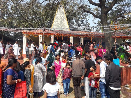 सावन सोमवार के पहले दिन शिवालयों में उमड़ी भीड़