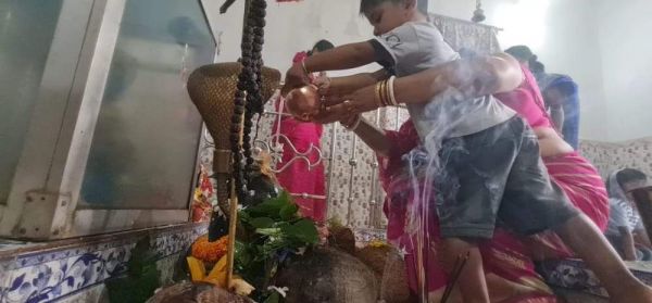 शिवालयों में उमड़े भक्त