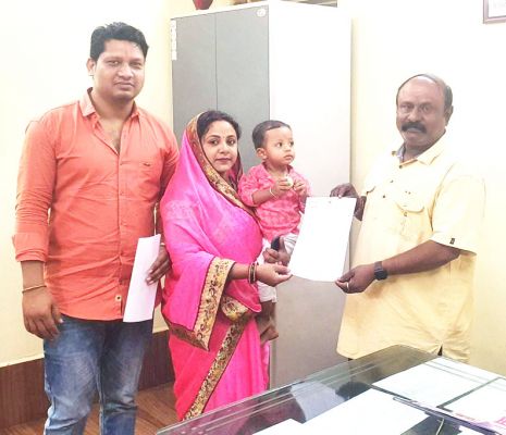 पार्षद शिवांगी ने पालिका अध्यक्ष नायर को ज्ञापन सौंपा