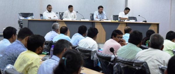 ग्रामीण सचिवालय में समस्याओं का निराकरण के लिए पहल करने पर जोर