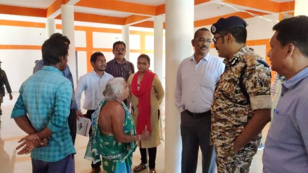 बाढ़ का पानी उतरा, सफाई व्यवस्था में जुटे लोग, मुआवजे का सर्वे शुरू