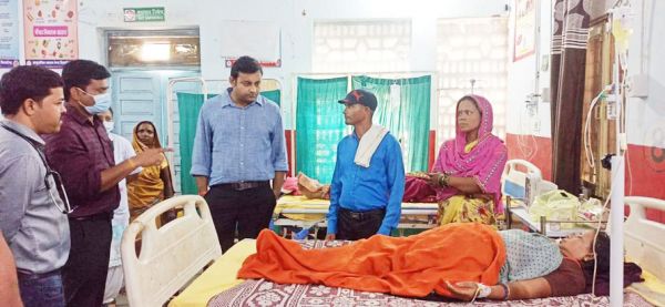 फ्लैगशिप योजनाओं का जायजा लेने कलेक्टर-एसपी पहुंचे जिले के अंतिम छोर स्थित गांव