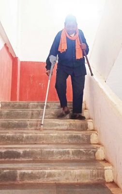 कलेक्टोरेट के प्रथम तल में जाने के लिए दिव्यांगों के लिए नहीं है रैंप, प्रमुख दर्जनों विभाग पहुंच से है दूर