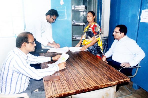 कमिश्नर-कलेक्टर ने किया एसडीएम, तहसील कार्यालयों का किया निरीक्षण