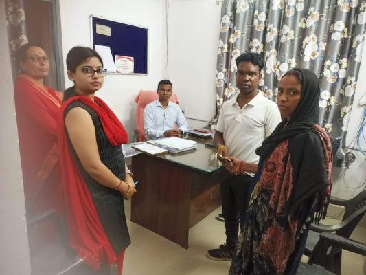 जनचौपाल में सुलझी सुषमा की समस्या, भरण पोषण के लिए मिली सहायता राशि