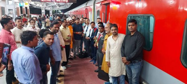 ट्रेन से पहली बार दिल्ली से बैठकर सीधे अंबिकापुर में उतरे यात्री