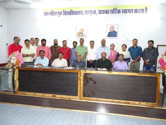 विवि में शिक्षण के साथ विद्यार्थियों में खेल की भावना को विकसित करने की जरूरत-कुलपति