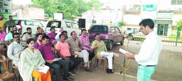 खाद संकट और अघोषित बिजली कटौती पर भाजपा का प्रदर्शन