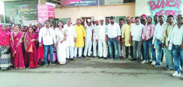 ईडी कार्यालय का घेराव करने पहुंचे नवापारा के कार्यकर्ता