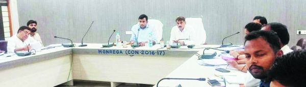 निर्माण कार्यों में तेजी लाने के दिए निर्देश
