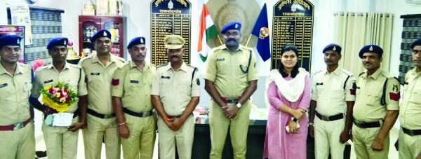 एक प्र.आर. व 6 आरक्षक पदोन्नत