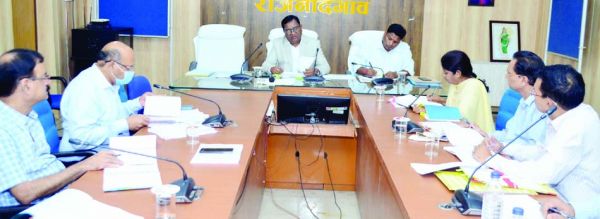 अधूरे निर्माण कार्यों को शीघ्र  करें पूरा-कलेक्टर