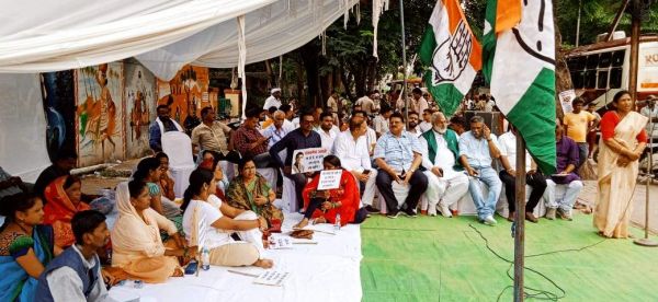 सोनिया को ईडी नोटिस, विरोध में धरना-प्रदर्शन