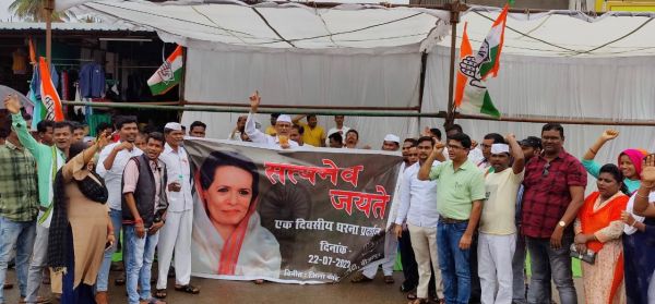 सोनिया को ईडी नोटिस, विरोध में उतरी कांग्रेस, धरना-प्रदर्शन