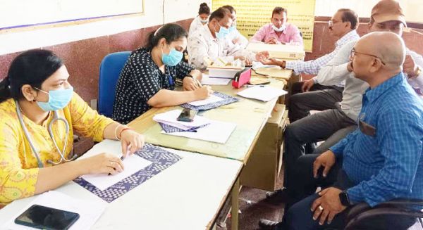 अधिकारी रहे फीट, संयुक्त जिला कार्यालय में जांची गई शारीरिक स्थिति