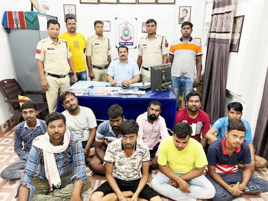 10 जुआरी पकड़ाए, 25 हजार की जब्ती