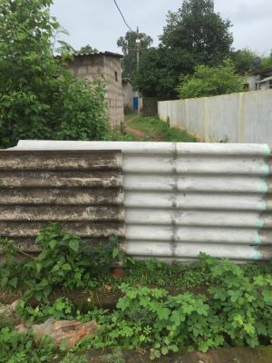 भूमाफियों की दादागिरी, आम रास्ते पर बनाई बाउंड्री,  रास्ते के लिए मांग रहे हैं डेढ़-डेढ़ लाख