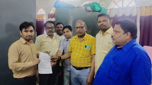 पांच दिनी हड़ताल के लिए फेडरेशन के पदाधिकारियों ने बांटे छुट्टी के प्रारूप