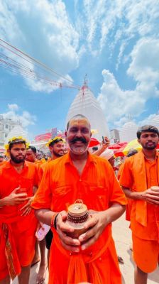 बाबा बैद्यनाथ में जलाभिषेक कर लौटा 111 काँवरियों का जत्था