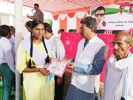 बिसाहूदास महंत की स्मृति में वरिष्ठ नागरिकों और प्रतिभावान विद्यार्थियों का सम्मान