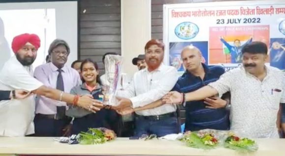 ज्ञानेश्वरी का दिग्विजय कॉलेज में सम्मान