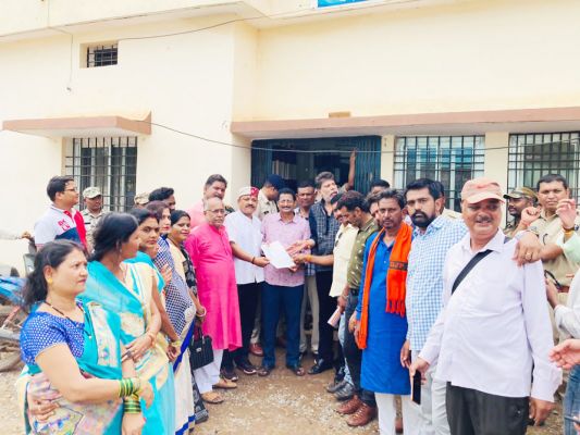 खाद संकट-बिजली कटौती के विरोध में भाजपा ने दिया धरना