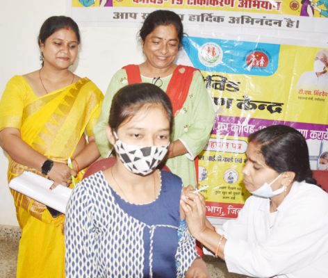 एक दिन में बस्तर में साढ़े 11 हजार ने लगवाया कोरोना टीका