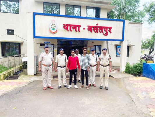 शराब बेचते दो आरोपी पकड़ाए, 84 पाव बरामद