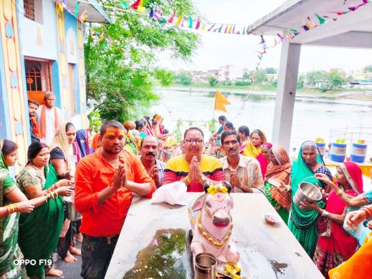 भगवान भोलेनाथ में सहस्त्र जलाभिषेक