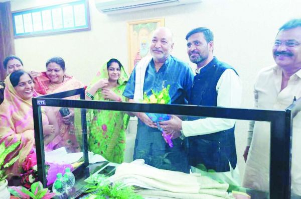 पंचायत मंत्री रविंद्र चौबे से जिपं.  अध्यक्षों ने की सौजन्य मुलाकात