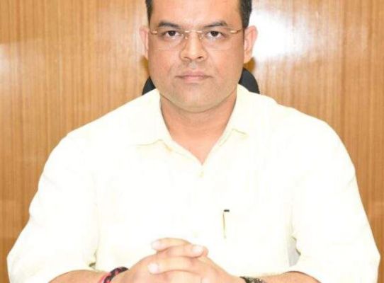 कलेक्टर का डीपी लगाकर सायबर ठग कर रहे चैटिंग