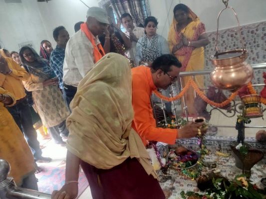 शिक्षकों की हड़ताल जलाभिषेक से शुरू