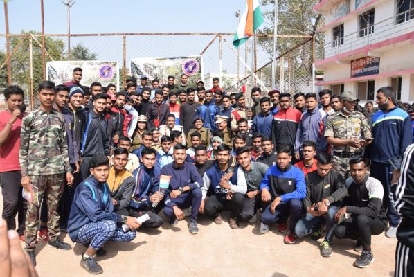 कवर्धा के नक्सल क्षेत्र बोक्कर खार में पुलिस कोचिंग सेंटर