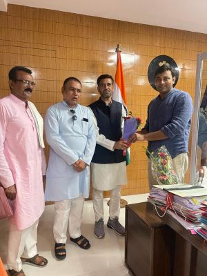 जिपं अध्यक्ष ने कलेक्टर से की सौजन्य मुलाकात, विभिन्न कार्ययोजना पर चर्चा