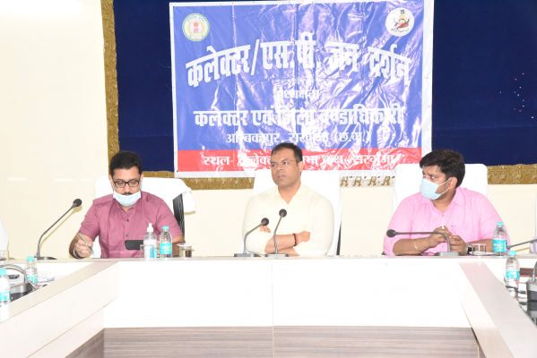 हाथी प्रभावित क्षेत्रों में जन हानि को रोकने करें पुख्ता इंतजाम- कलेक्टर