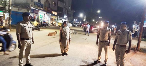 आपराधियों पर अंकुश लगाने पुलिस की गश्त जारी