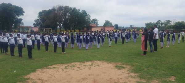 शिक्षक बिना स्कूल तो कुछ स्कूलों को अतिथि शिक्षकों ने संभाला