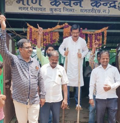 गोबर, गोमूत्र खरीद नपं अध्यक्ष ने गेड़ी चढ़ मनाया हरेली तिहार